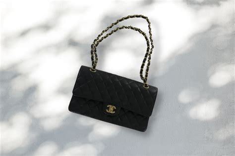 PROS AND CONS: MEDIUM CHANEL CLASSIC 